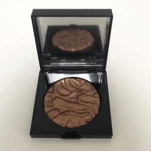 Laura Mercier Face Illuminator in Seduction